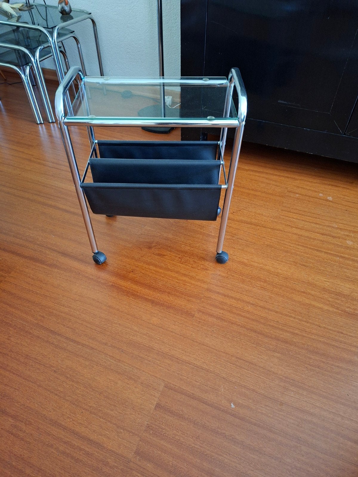 Vintage lectuurtafeltje, Huis en Inrichting, Woonaccessoires | Krantenbakken en Lectuurbakken, Gebruikt, Vintage, Glas, Bijzettafel met lectuurbak