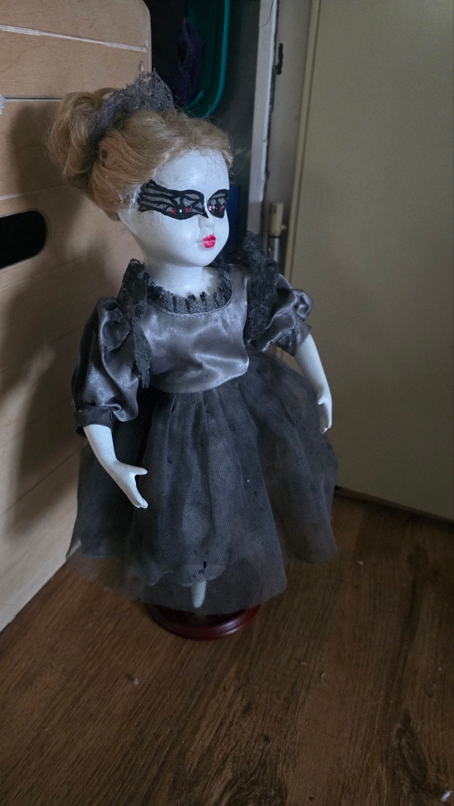 Creepy Doll Nina Black Swan horror pop halloween haunted, Ophalen of Verzenden, Nieuw, Pop