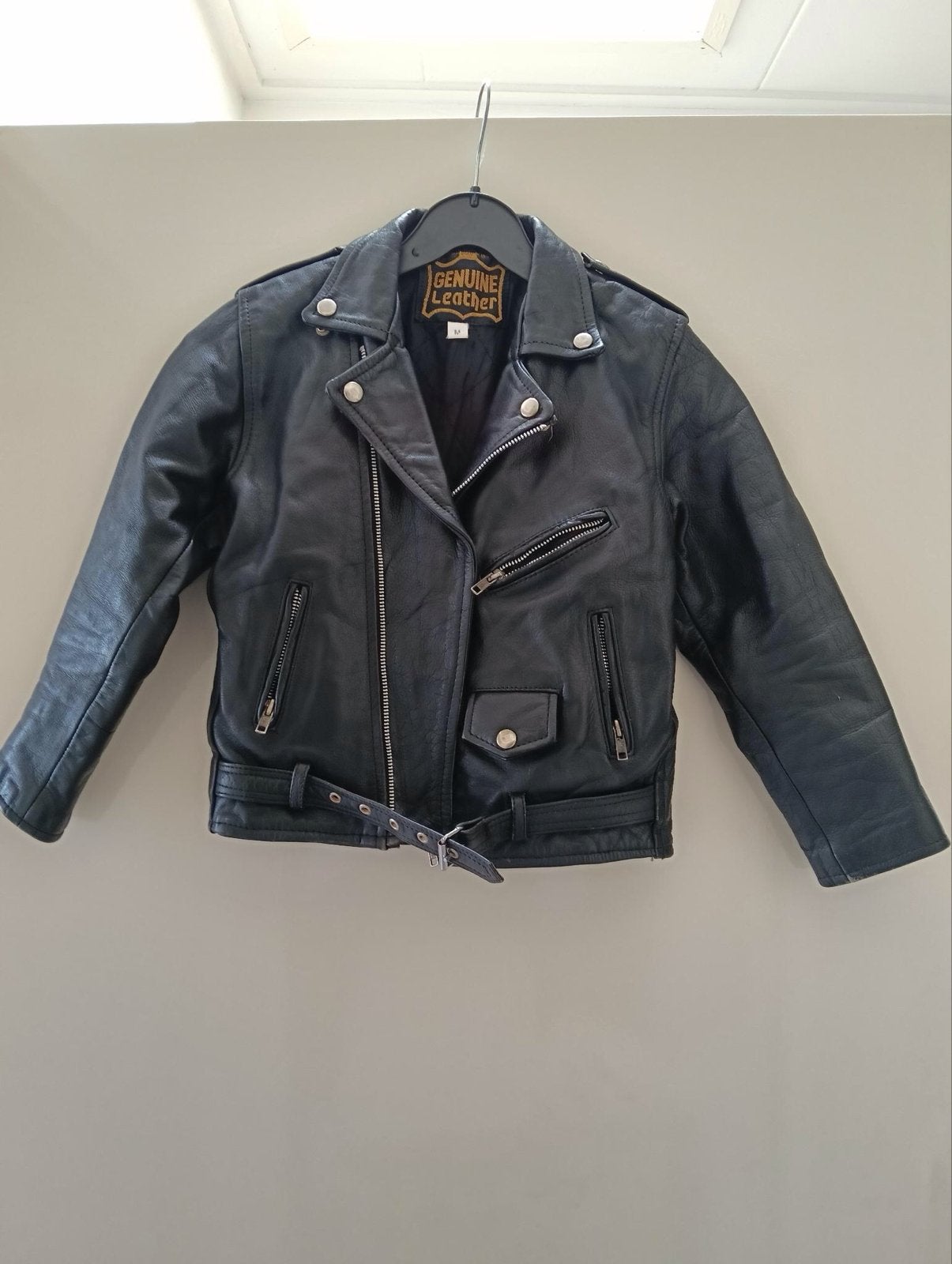 Stoere Zwarte Leren Bikerjack  Maat 128, Ophalen of Verzenden, Zo goed als nieuw, Meisje, Jas