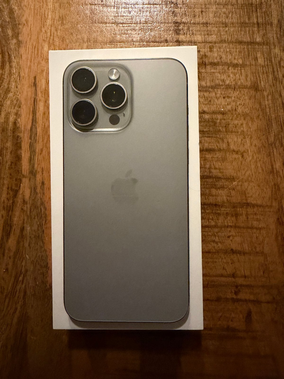iPhone 15 Pro Max - Zo goed als nieuw met screenprotector, 86 %, IPhone 15 Pro Max, Zo goed als nieuw, Zonder abonnement