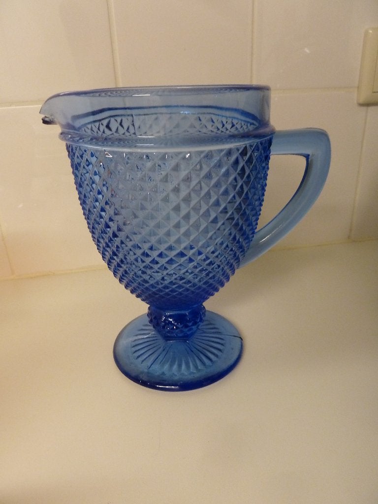 WATERKAN BROCANTE BLAUW GEPERST GLAS, Kan, Ophalen of Verzenden, Overige stijlen, Glas