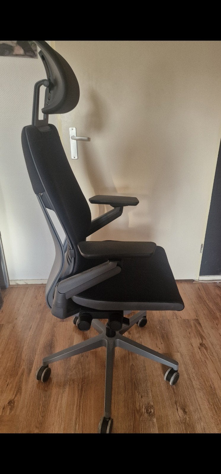 Steelcase Gesture bureaustoel – full option met hoofdsteun, Ophalen, Zwart, Zo goed als nieuw, Bureaustoel