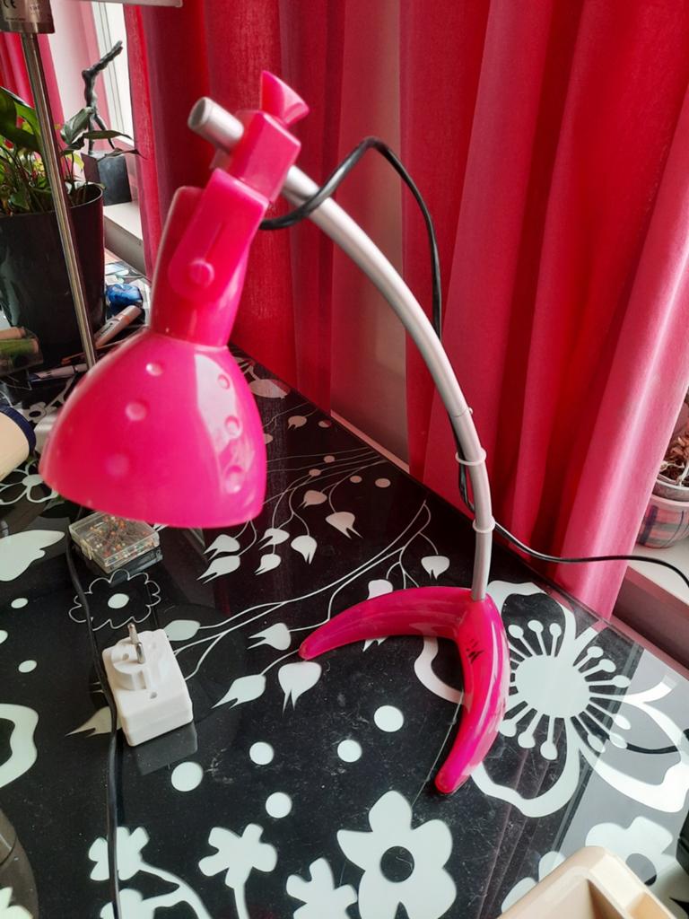 Roze bureaulamp / tafellamp ikea, Gebruikt, Modern, Speels, 50 tot 75 cm, Ophalen of Verzenden