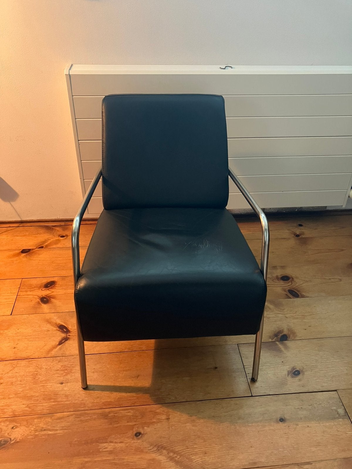 Zwarte leren stoel, buizen frame, Minder dan 75 cm, Leer, Ophalen of Verzenden, Zo goed als nieuw