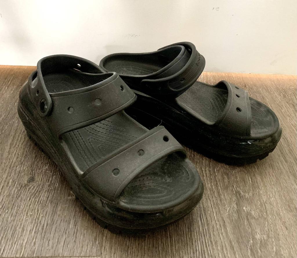 Crocs Mega Crush Sandalen Black - Maat 37/38, Kleding | Dames, Schoenen, Zwart, Zo goed als nieuw, Crocs, Sandalen of Muiltjes