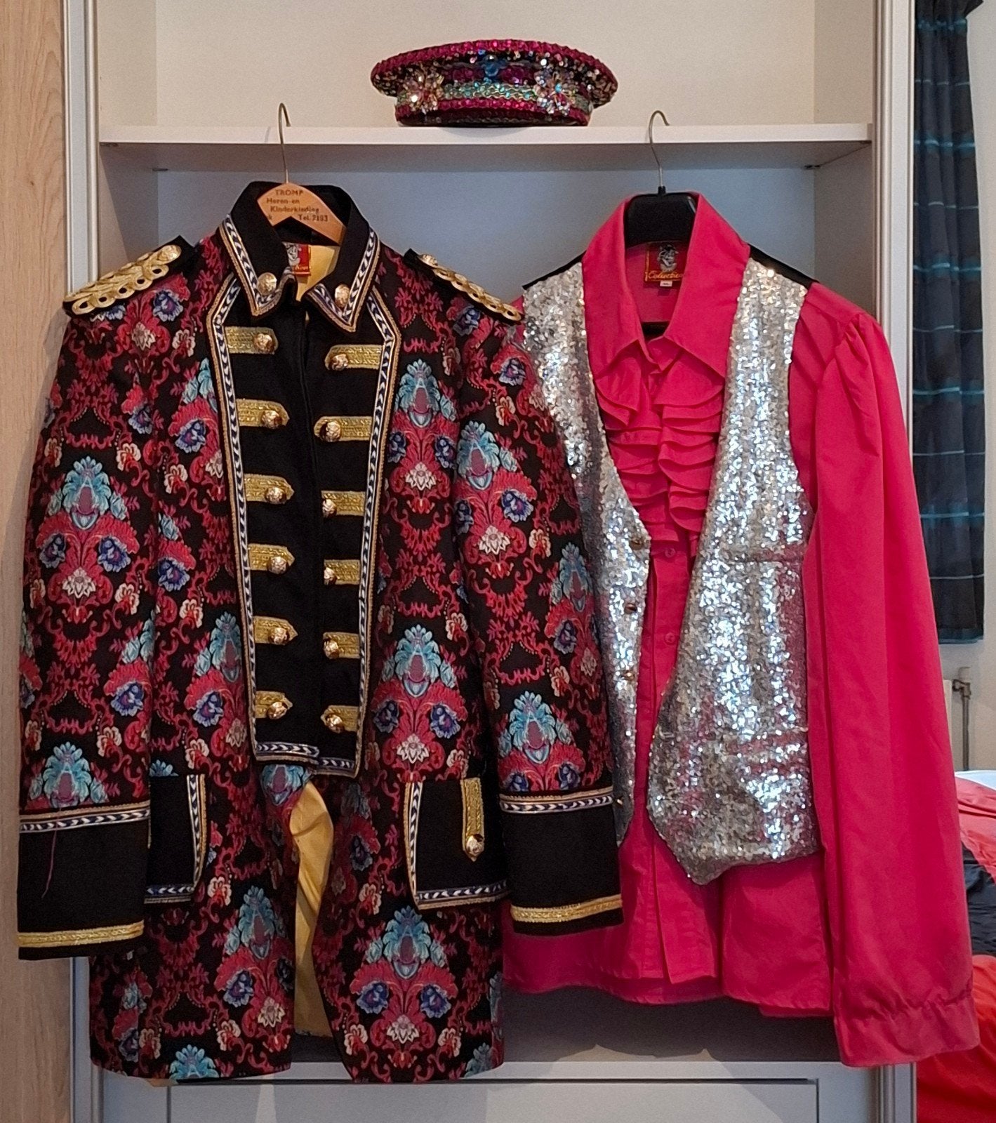Carnavalskleding: Kapiteinsjas, blouse, pet en gilet, Carnaval, Maat 56/58 (XL), Ophalen of Verzenden, Zo goed als nieuw