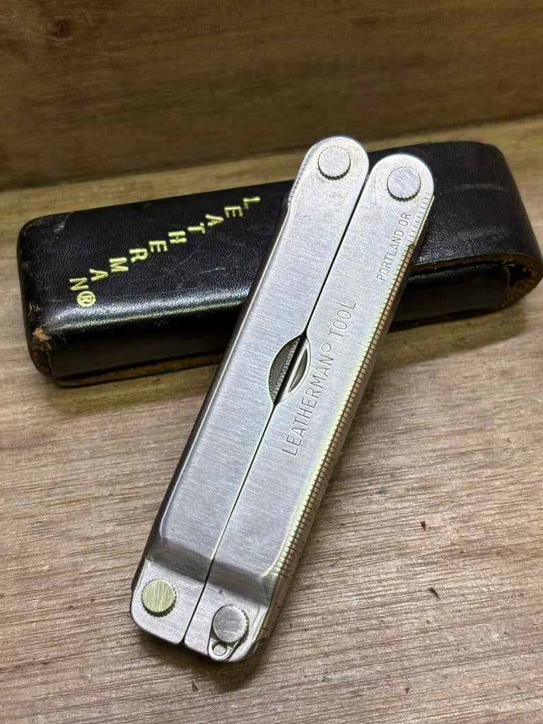 Leatherman Tool met leren hoes, Caravans en Kamperen, Kampeergereedschap, Ophalen of Verzenden, Gebruikt