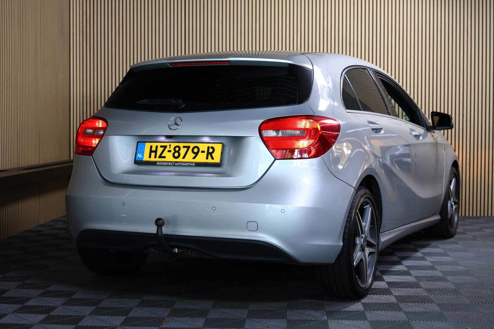 Mercedes-Benz A-Klasse 180 Prestige Diamant Grille AUTOMAAT, Gebruikt, 4 cilinders, Leder en Stof, 122 pk