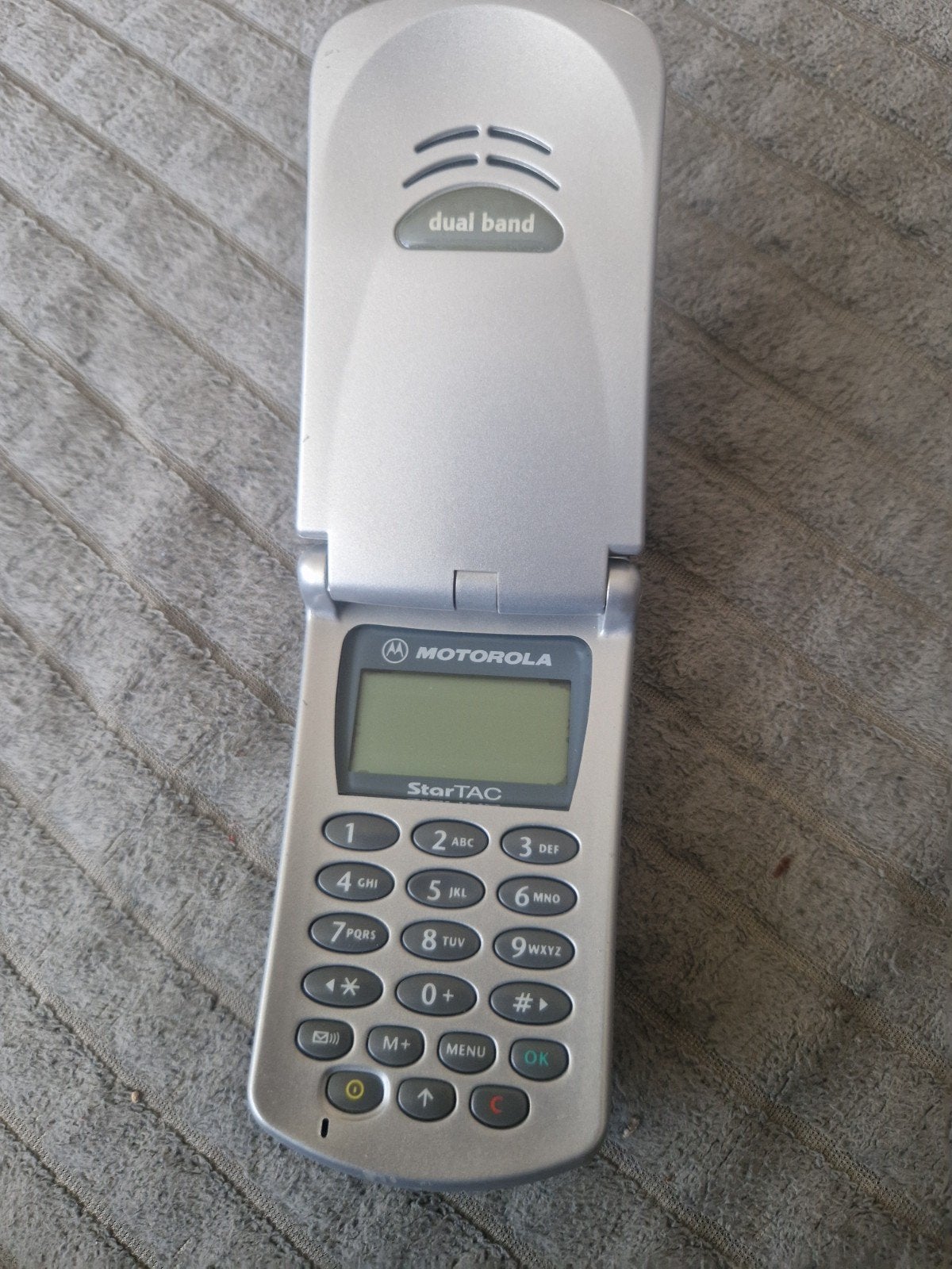 Motorola star TAC, Ophalen, Geen camera, Fysiek toetsenbord, Inklapmodel