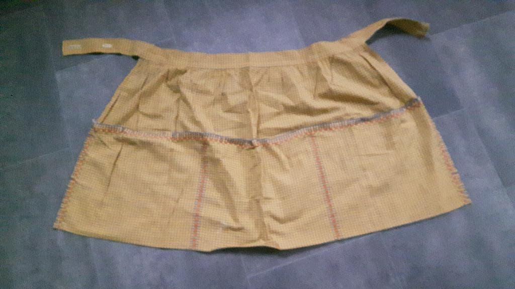 Kinderschortje met borduur, Antiek en Kunst, Ophalen of Verzenden, Kinderen, Vintage