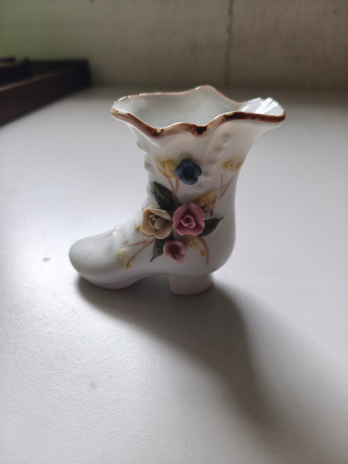 Decoratieve porseleinen laars met bloemen, Ophalen of Verzenden