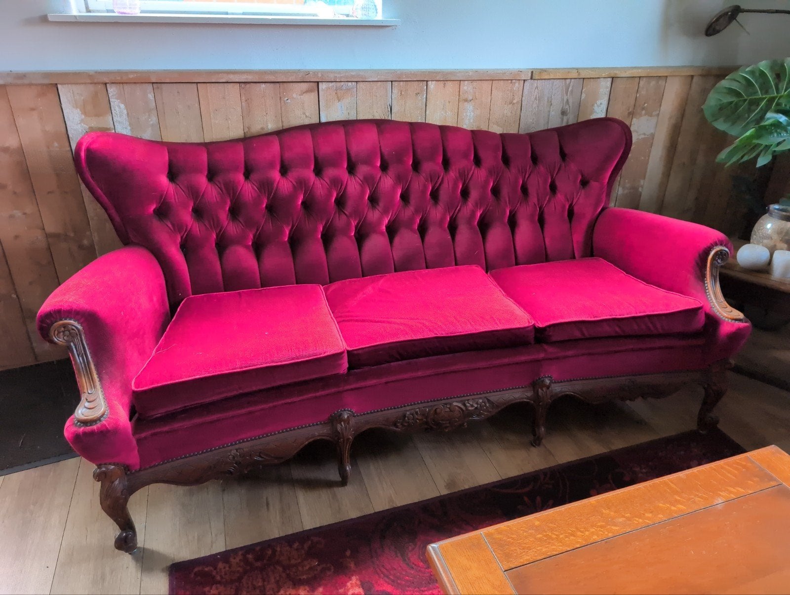 Vintage fluwelen bank - Rood - 3-zits, Ophalen, Hout, Gebruikt, Driepersoons