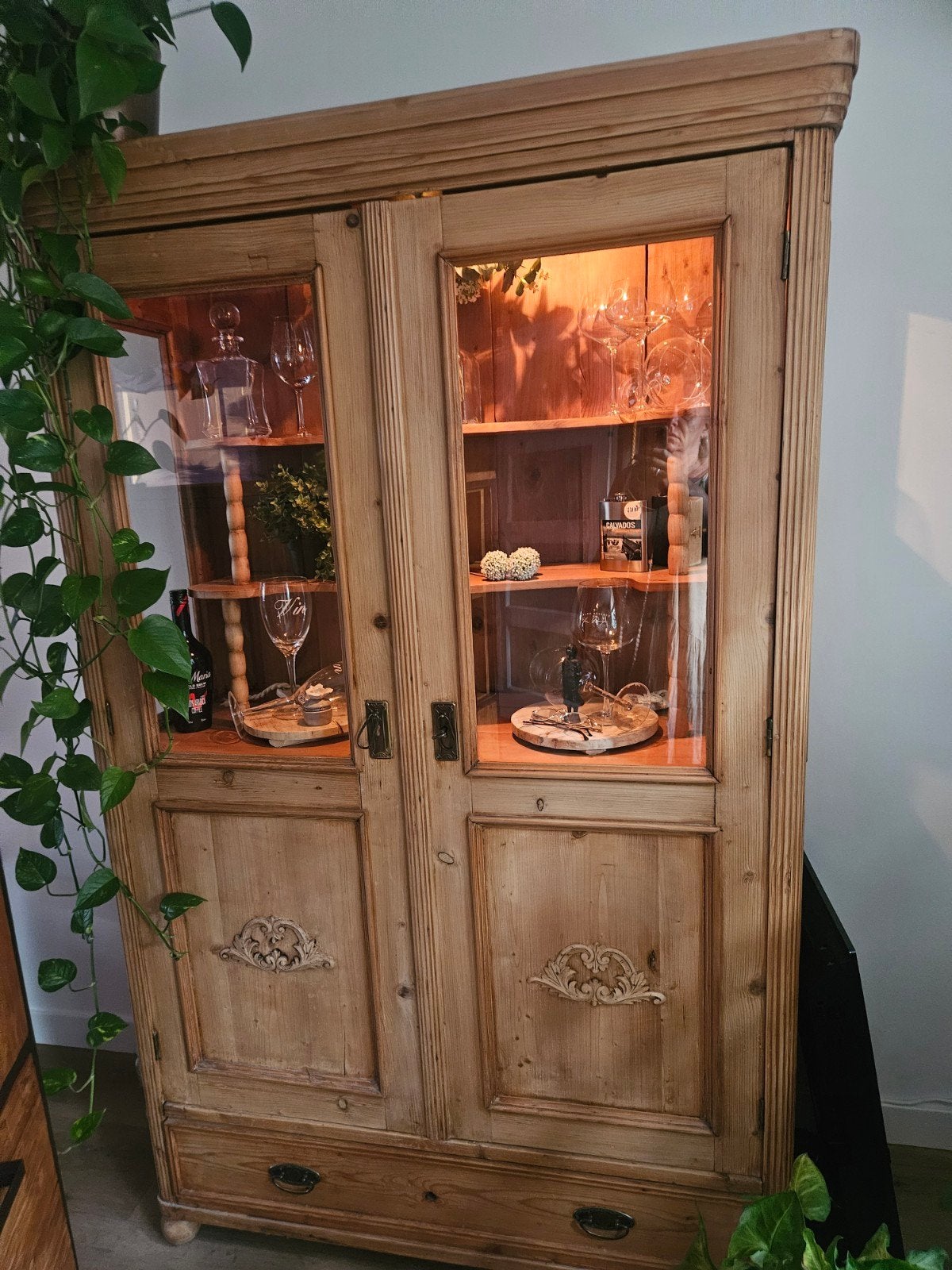 Antieke grenen buffetkast met mooie details, Antiek en Kunst, Antiek | Meubels | Kasten, Ophalen