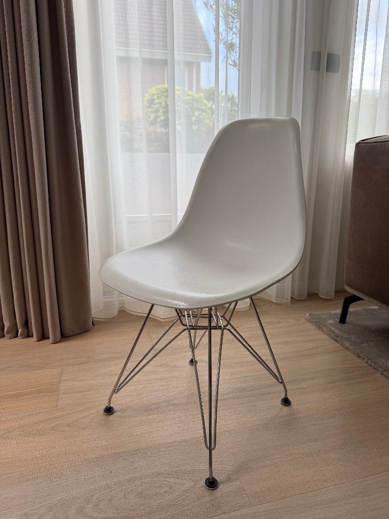 Witte Eetkamerstoelen Eames-Stijl (7 stuks), Huis en Inrichting, Stoelen, Ophalen, Kunststof, Gebruikt, Wit