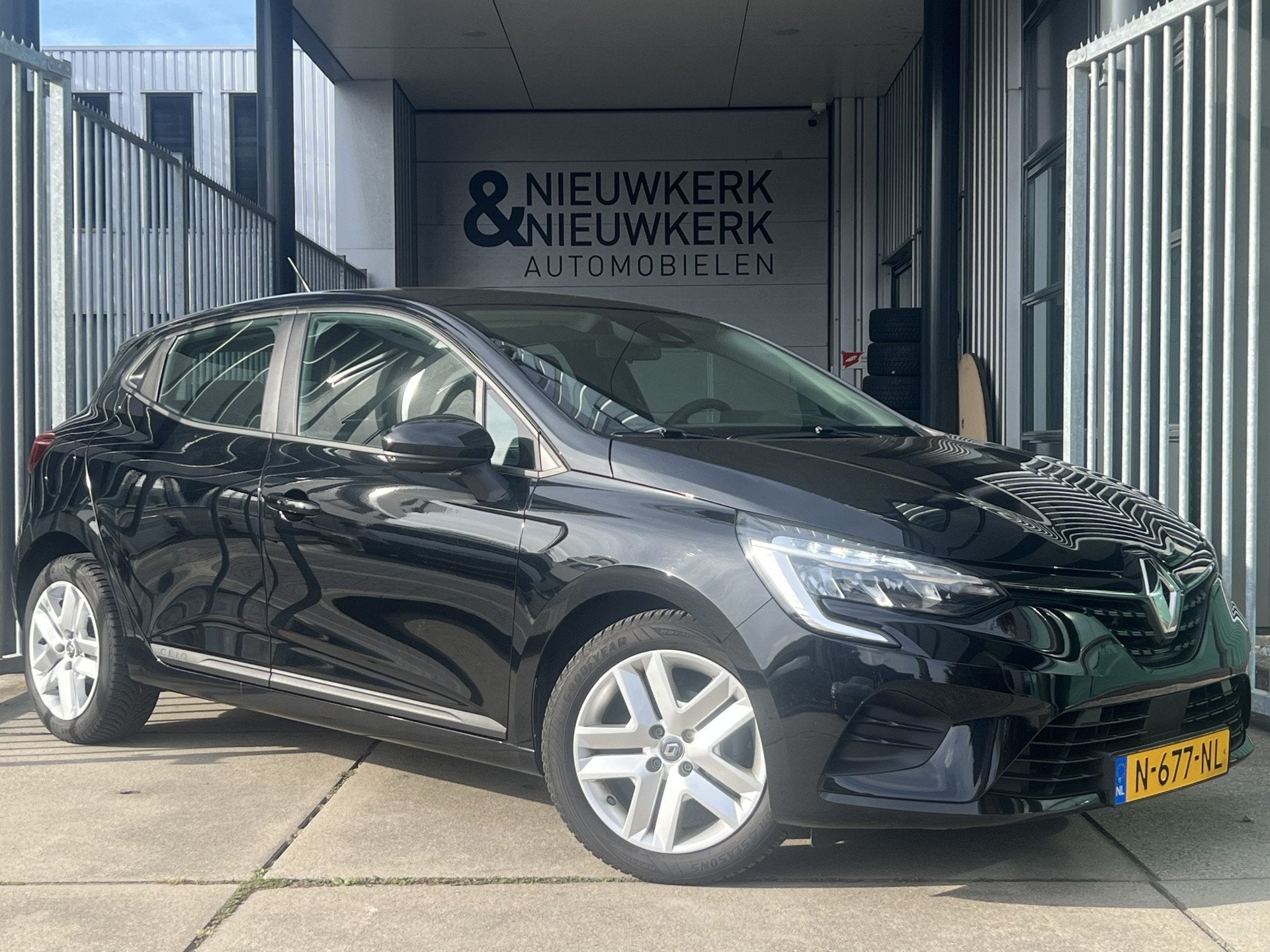 Renault Clio 1.0 TCe Zen | CARPLAY/ANDROID | NAVI | CRUISE C, Voorwielaandrijving, Stof, Gebruikt, Met garantie (alle)