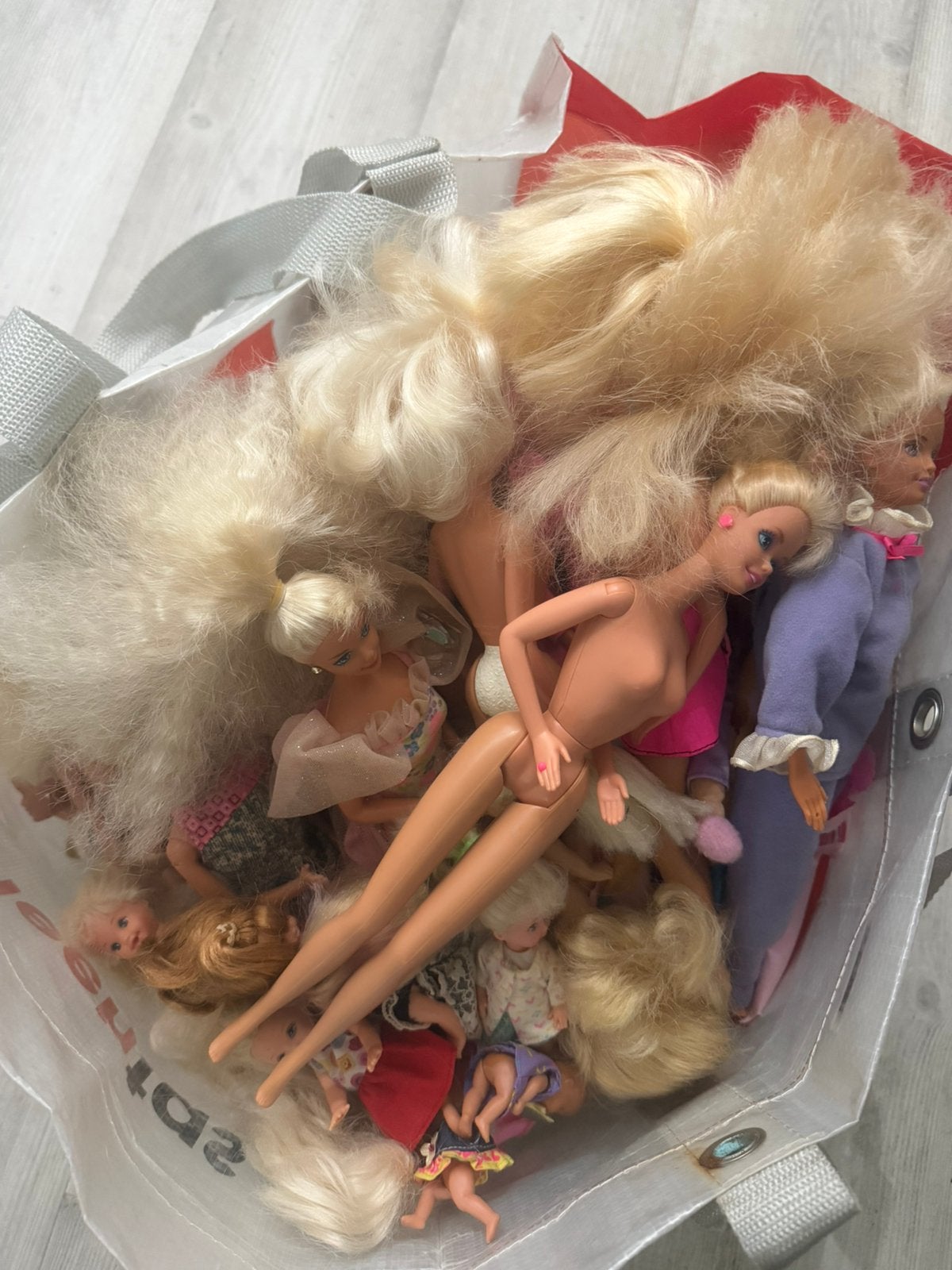 Ongeveer 50 barbies + kleine barbies (van vroeger), Ophalen, Gebruikt, Pop