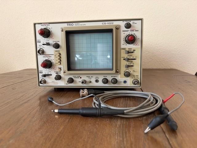 TRIO Kenwood CS 1022 dual channel Oscilloscope 20Mhz, Doe-het-zelf en Verbouw, Meetapparatuur, Ophalen, Gebruikt, Overige meters