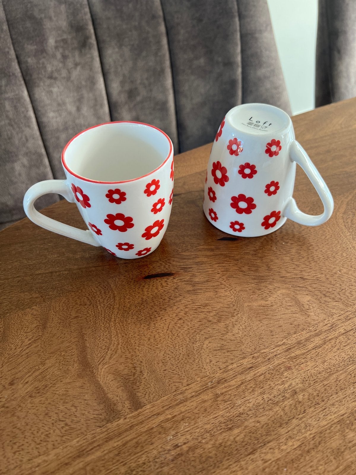 Set van 2 Loft mokken met rode bloemetjes, Gebruikt, Overige merken, Keramiek, Modern