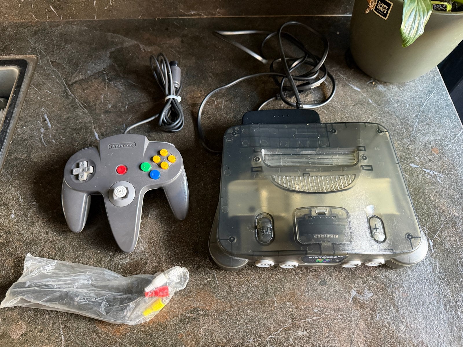 Nintendo 64 Smoke Black Console met Controller, Ophalen of Verzenden, Gebruikt, Met 1 controller