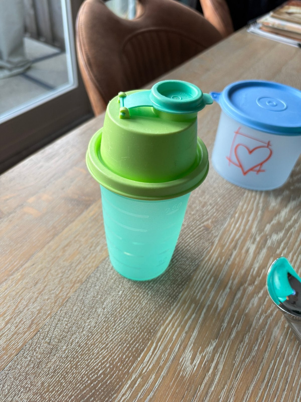 Kleine Quickshaker en bakje met hartje van Tupperware, Huis en Inrichting, Ophalen of Verzenden, Zo goed als nieuw, Overige typen