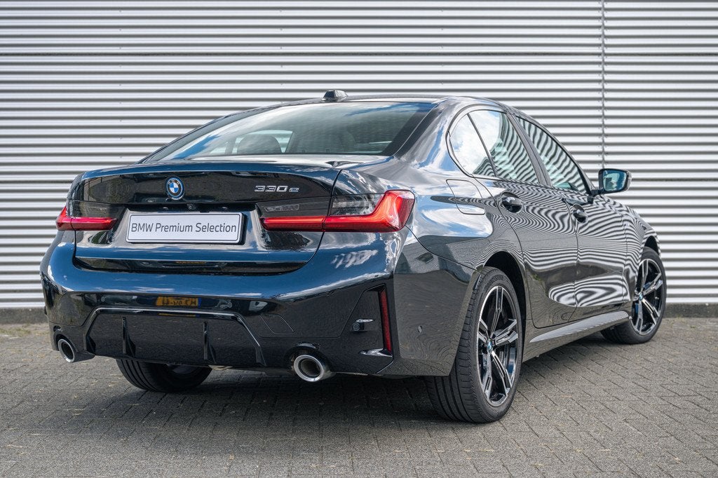 BMW 3 Serie 330e M Sport Automaat / Schuif-kanteldak / Trekh, Auto's, BMW, Automaat, 1998 cc, Achterwielaandrijving, Gebruikt