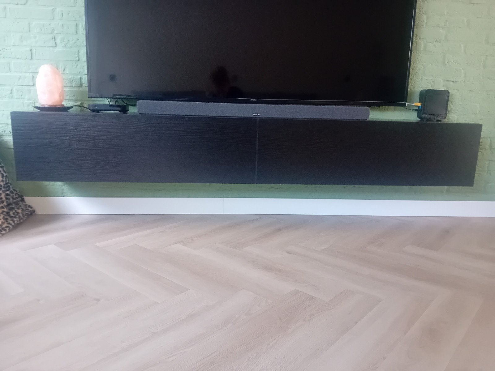 Zwarte zwevende tv-meubel met opbergruimte, Modern minimalistisch, Gebruikt, Ophalen of Verzenden, 200 cm of meer