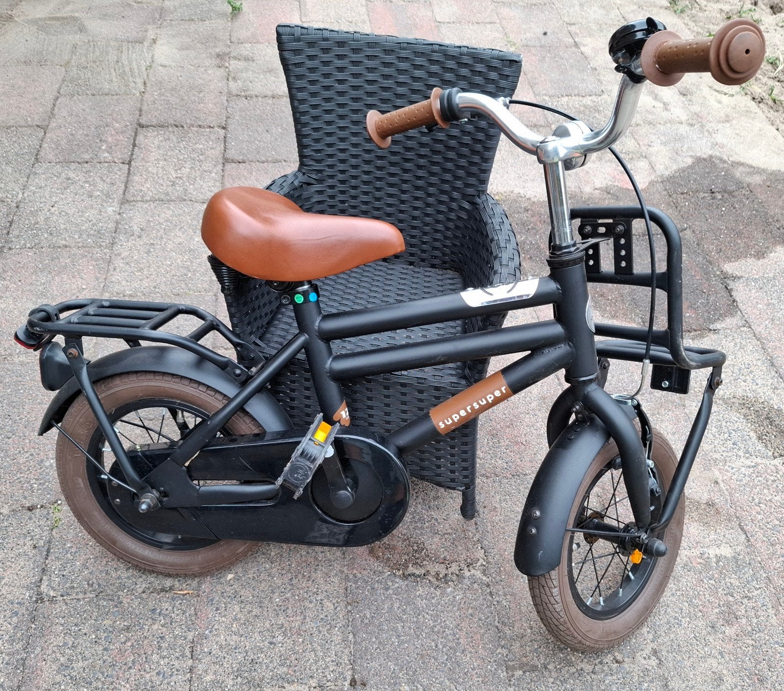 Kinderfiets 12 inch met zijwieltjes en bagagedrager, Ophalen, Terugtraprem, Zijwieltjes, Gebruikt