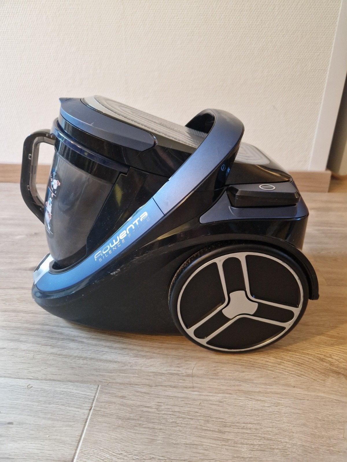 Rowenta Silence Force Cyclonic Stofzuiger met Accessoires, Witgoed en Apparatuur, Stofzuigers, Gebruikt, Stille werking, Sledestofzuiger