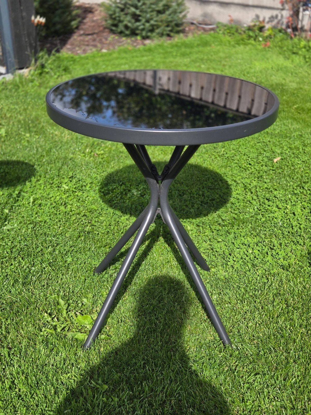Jysk Bistrotafel, Ronde tuintafel met glazen blad, Ophalen, Zo goed als nieuw, Rond, Metaal