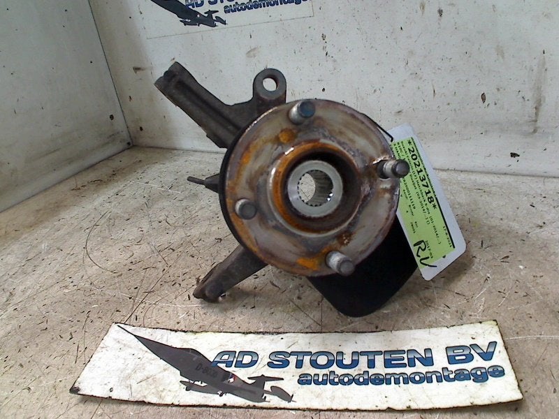 Fusee Rechts Voor Suzuki Celerio (LF) (2014-03/..), Gebruikt, Suzuki Deutschland GmbH, Kontakt@suzuki.de, Suzuki-Allee 7, Bensheim 64625, , Duitsland
