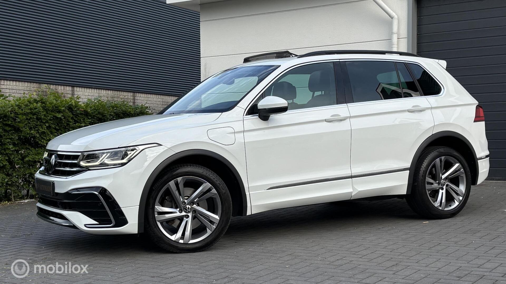 Volkswagen Tiguan 1.4 TSI eHybrid 3x R-Line panodak camera, 1716 kg, Gebruikt, 4 cilinders, Wit