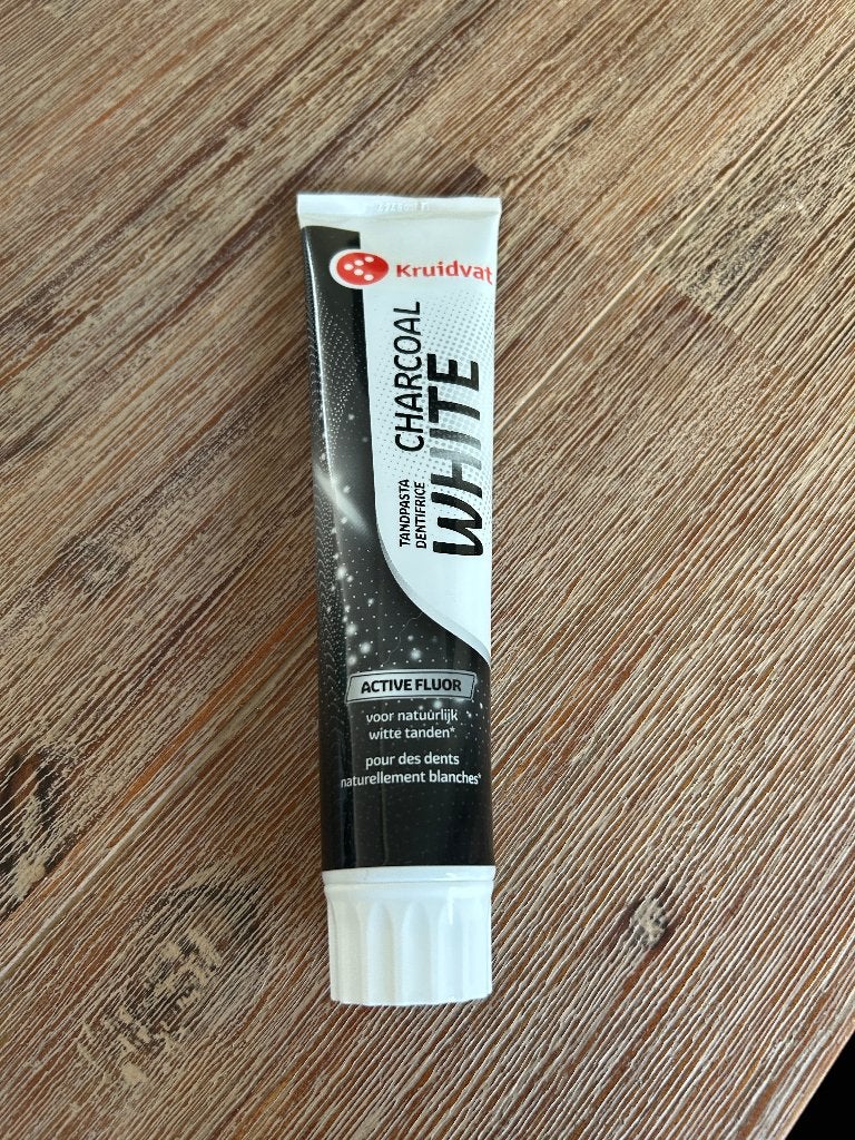 Kruidvat Charcoal White Tandpasta met actieve fluor, Sieraden, Tassen en Uiterlijk, Uiterlijk | Mondverzorging, Ophalen of Verzenden