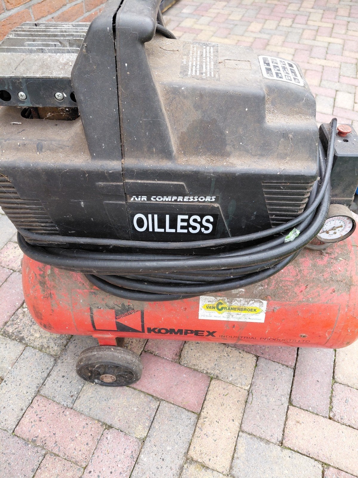 compressor. Gebruikte Compressor., Ophalen, Gebruikt, 6 tot 10 bar, Minder dan 200 liter/min