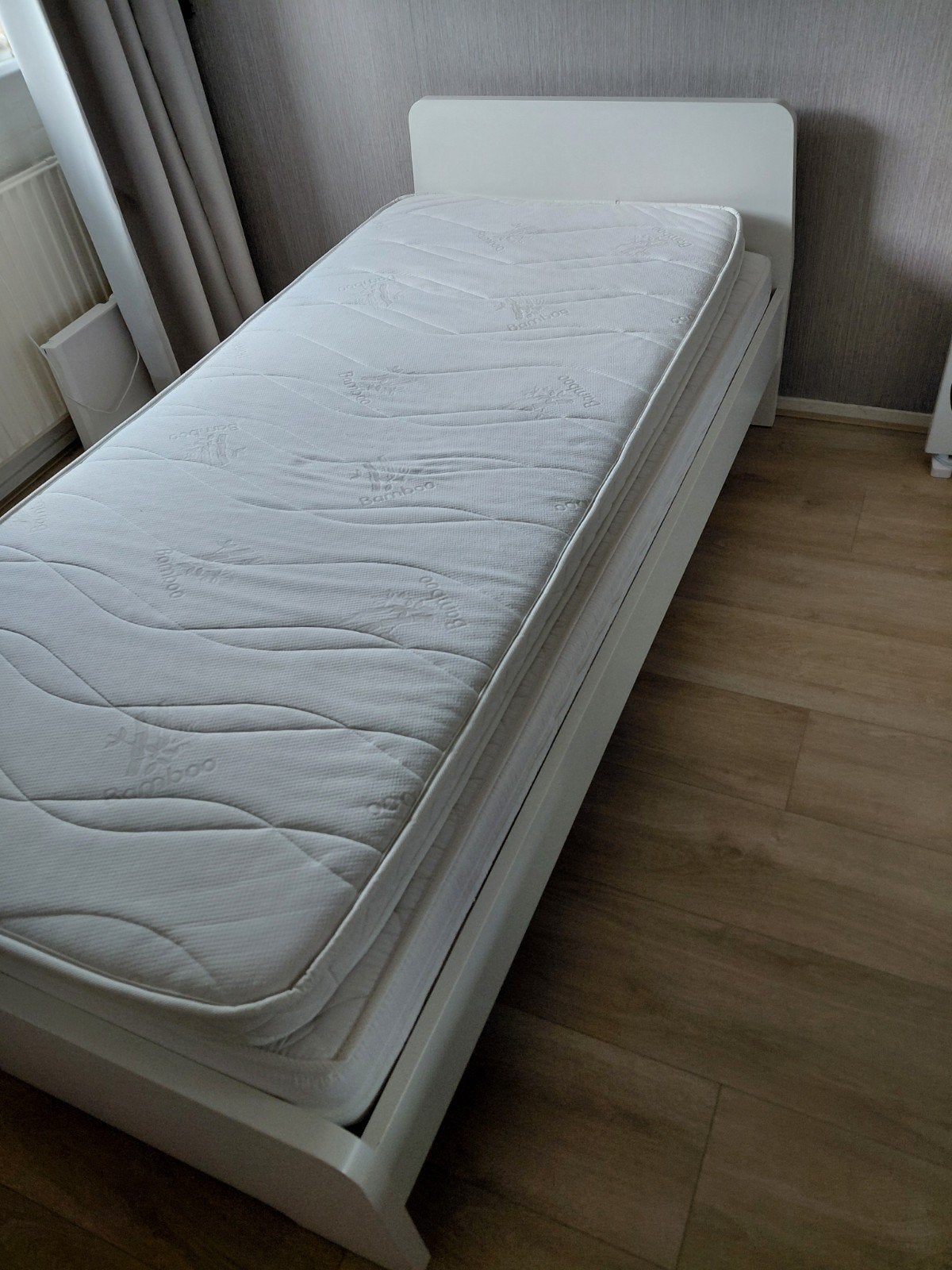 Stevig IKEA bed incl toebehoren. Zgan!, Ophalen, Zo goed als nieuw, Tweepersoons, Wit