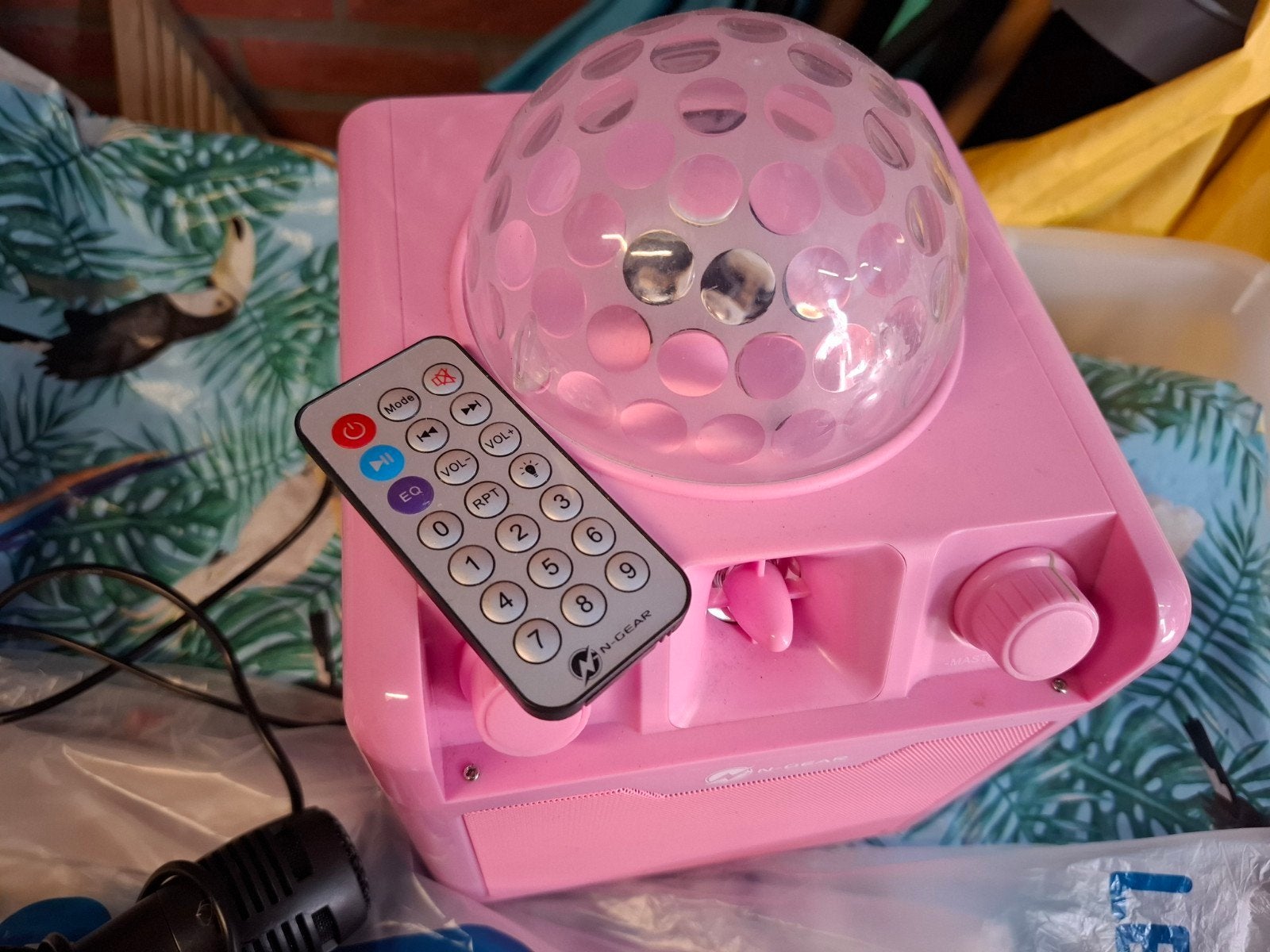 Roze N-GEAR Disco Speaker met Microfoon en Afstandsbediening, Ophalen, Zo goed als nieuw