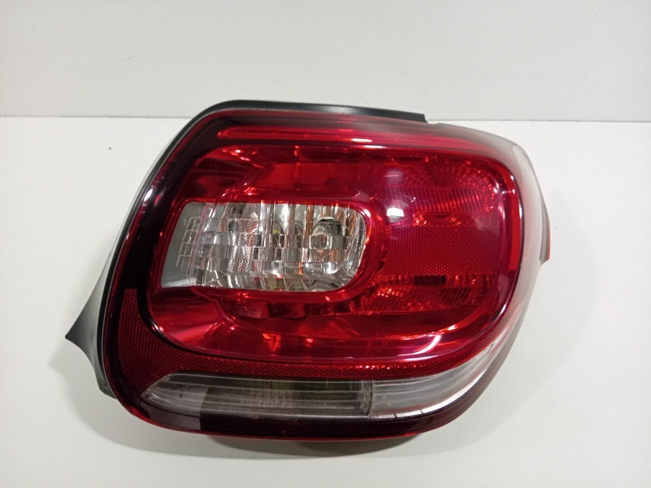 Achterlicht carrosserie rechts Citroën DS3, Auto-onderdelen, Verlichting, Onderdelen@venauto.nl, Van der Ven Autorecycling B.V.