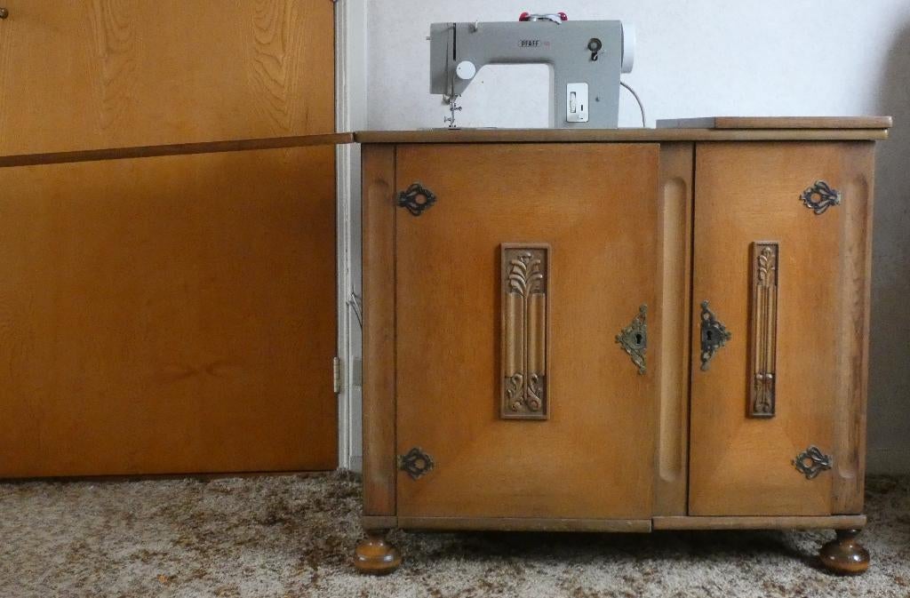 naaimachine, Huis en Inrichting, Ophalen, Gebruikt, Bruin, Hout