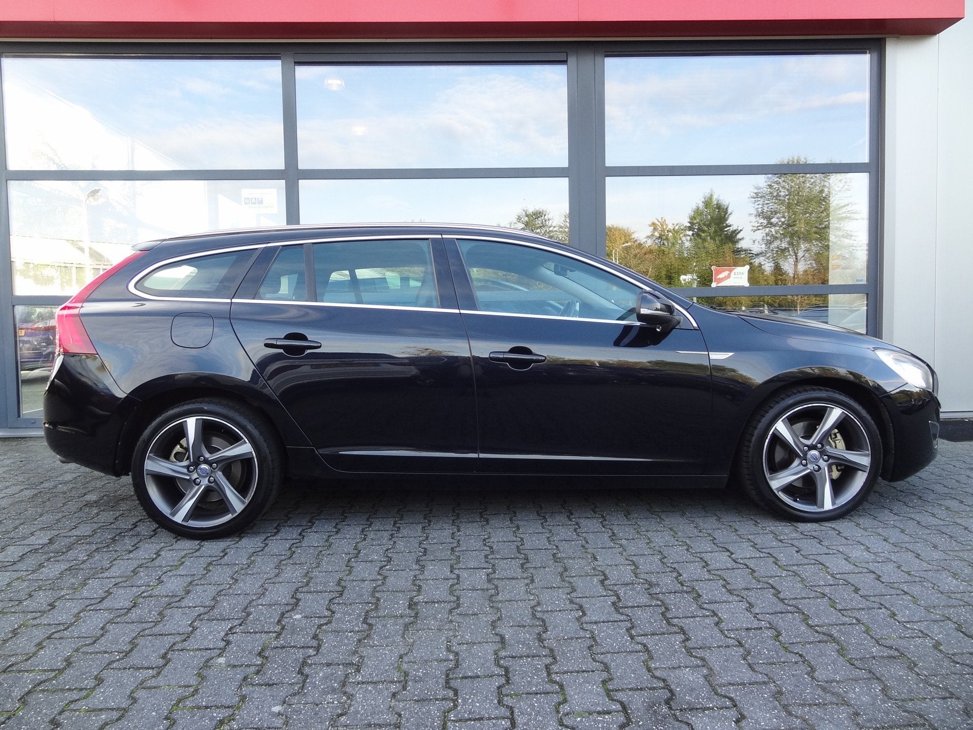 Volvo V60 3.0 T6 AWD Summum | TREKHAAK | CRUISE | AUTOMAAT |, Automaat, Euro 5, Zwart, Vierwielaandrijving