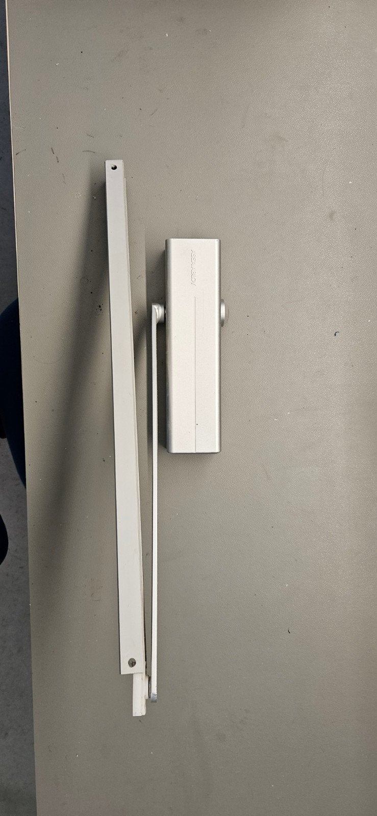 Hydraulische deurdranger Assa Abloy DC135, Ophalen of Verzenden, Zo goed als nieuw, Overige materialen, Overige typen