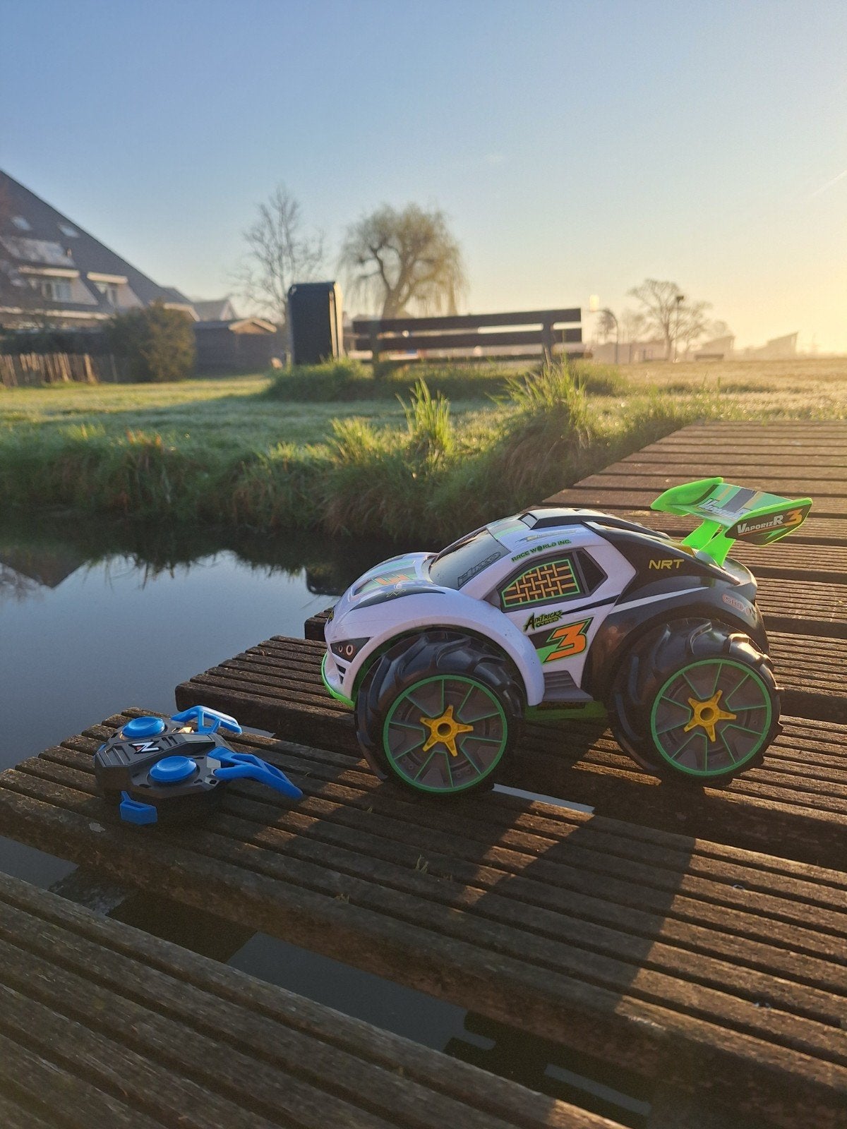 VaporizR 3 RC Amfibie Auto - Wit/Groen, Elektro, Auto offroad, Ophalen of Verzenden, Zo goed als nieuw