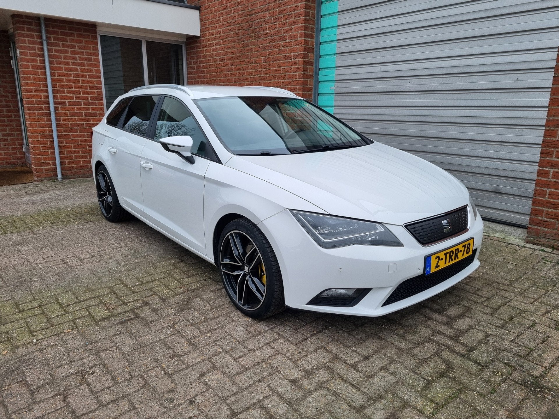 Seat Leon ST 1.6 TDI Style Business Ecomotive Navi Bj:2014 N, Auto's, Voorwielaandrijving, Euro 5, Gebruikt, 4 cilinders