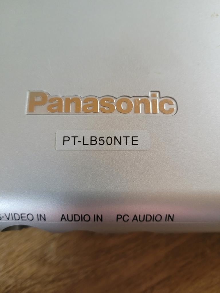 Panasonic PT-LB 50 NTE Beamer met flightcase, Ophalen