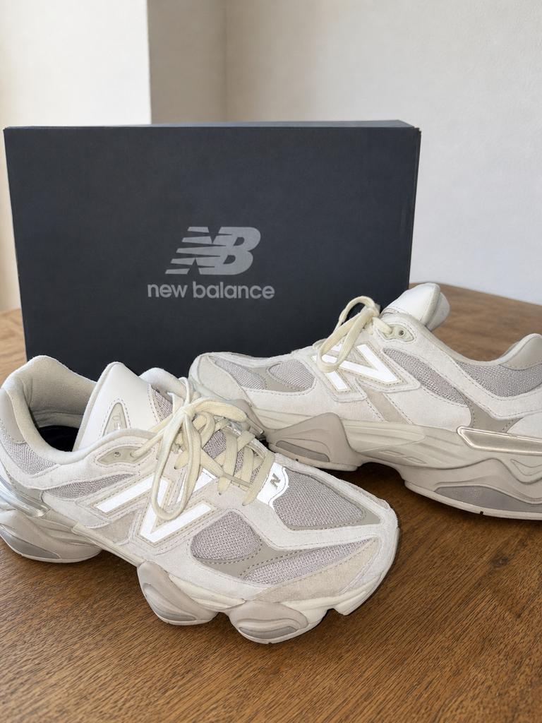 New Balance 9060 Sneaker Cream/Beige – Maat 43 – 1x Gedragen, Ophalen, Wit, Sneakers of Gympen, Zo goed als nieuw