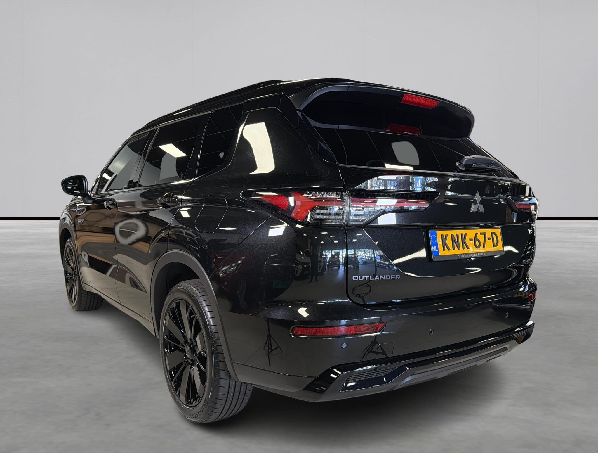 Mitsubishi Outlander 2.4 PHEV Black Edition, Automaat, 2095 kg, Euro 6, 4 cilinders