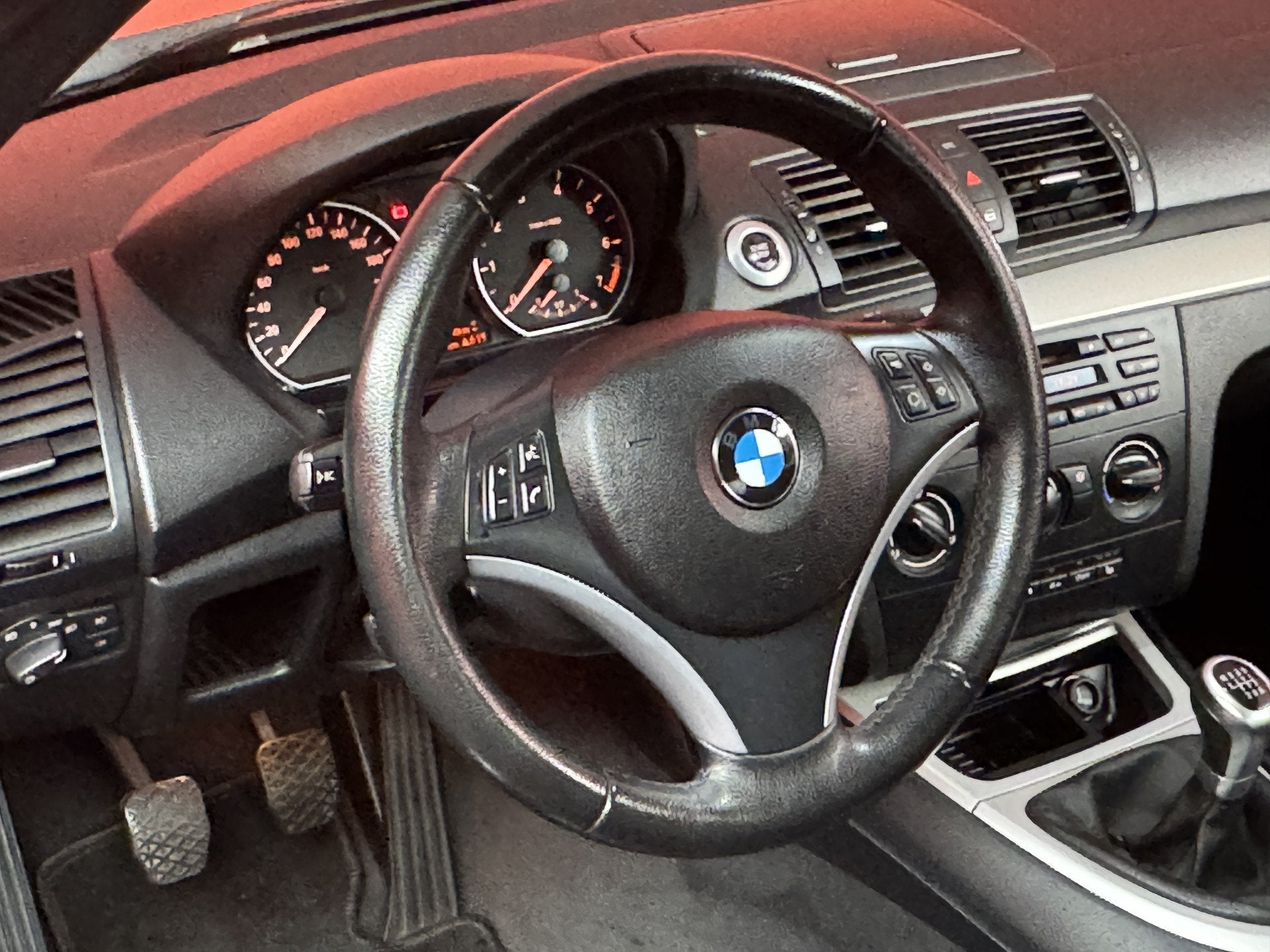 BMW 1 Serie Cabrio 118i | Stoelverwarming | Leder | Cruise, 1-Serie, Zwart, Cabriolet, 4 stoelen