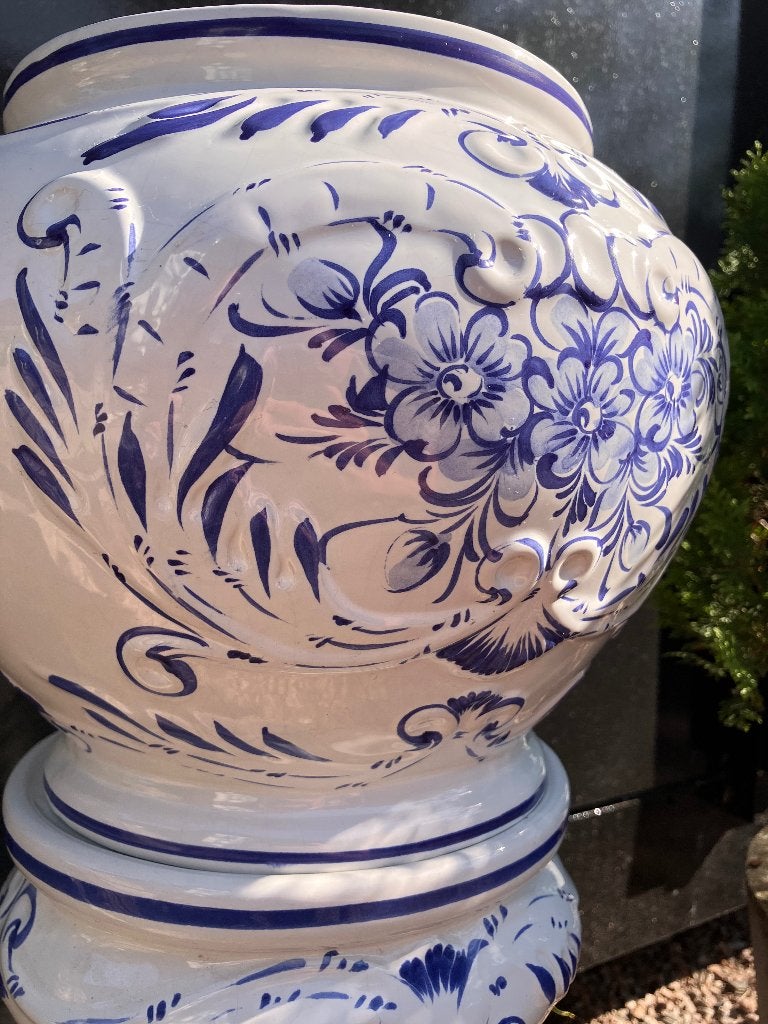 Porselein sierbloempot op piëdestal, Ophalen