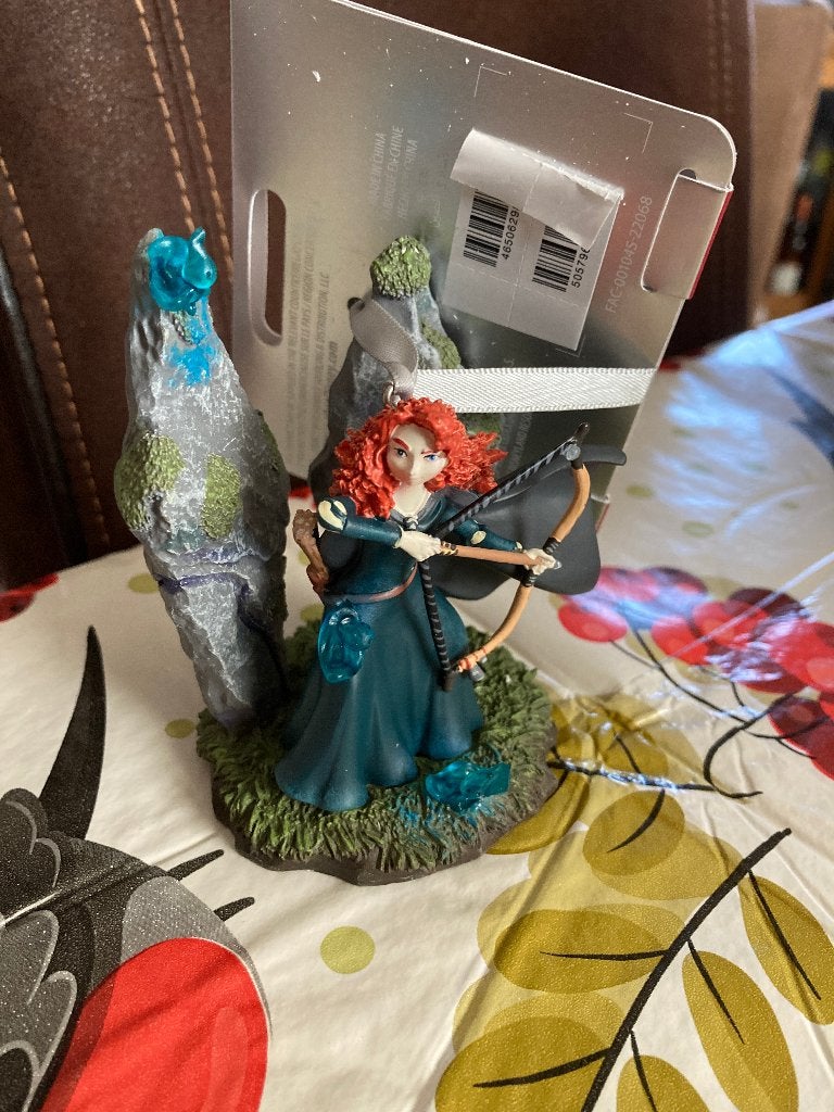 Nieuw Disney ornament Brave ( Merida ), Ophalen of Verzenden, Overige figuren, Nieuw, Beeldje of Figuurtje