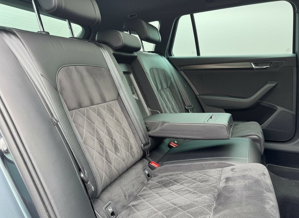 Skoda Superb Combi PHEV Sportline, Soh 91% | Pano | Trekhaak, Auto's, Skoda, Gebruikt, 4 cilinders, 218 pk, Hybride Elektrisch/Benzine