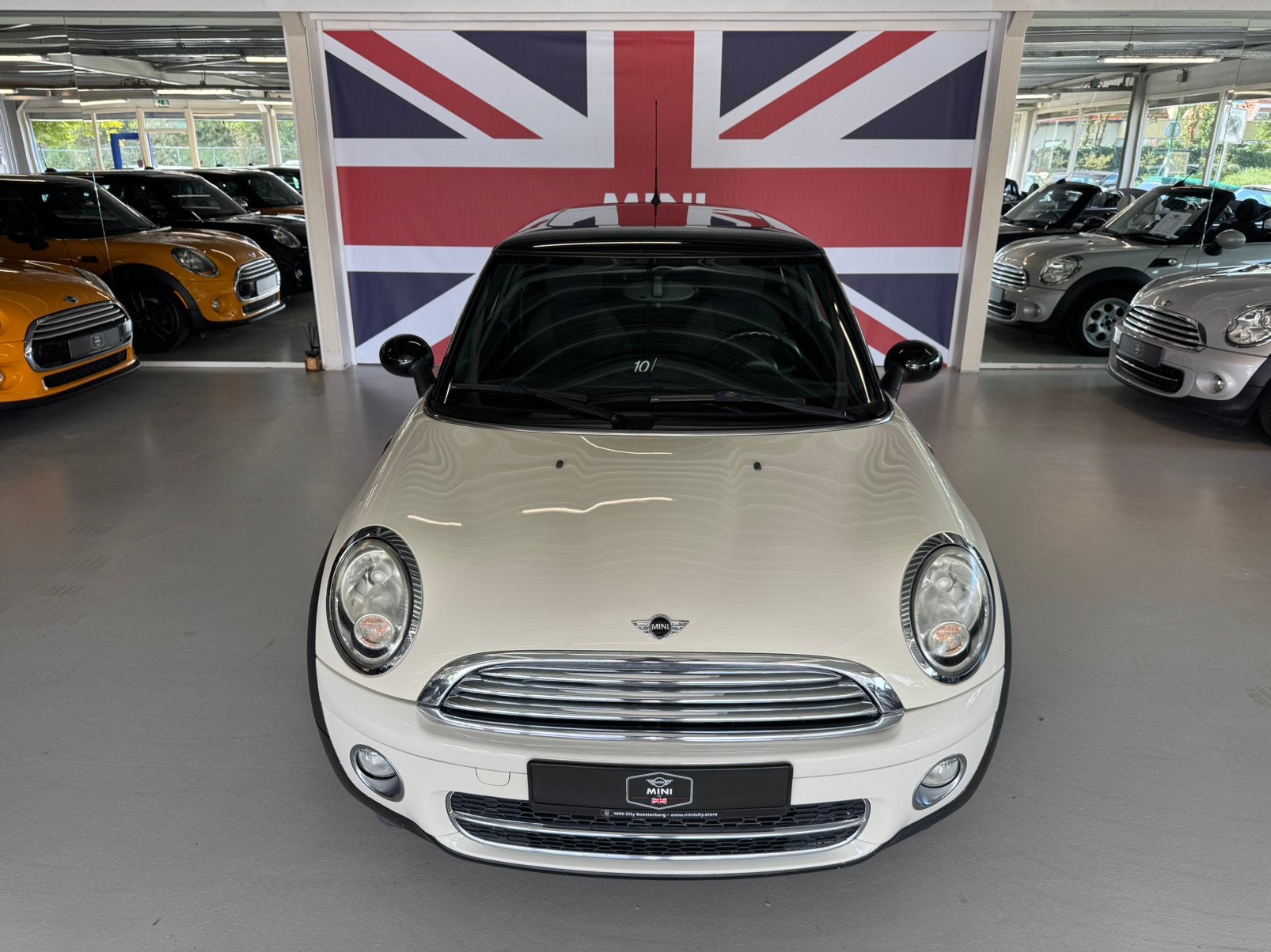 Mini 1.6 16V Cooper 2010 Beige ( 3 MAANDEN GARANTIE ), Voorwielaandrijving, Stof, Zwart, 4 cilinders