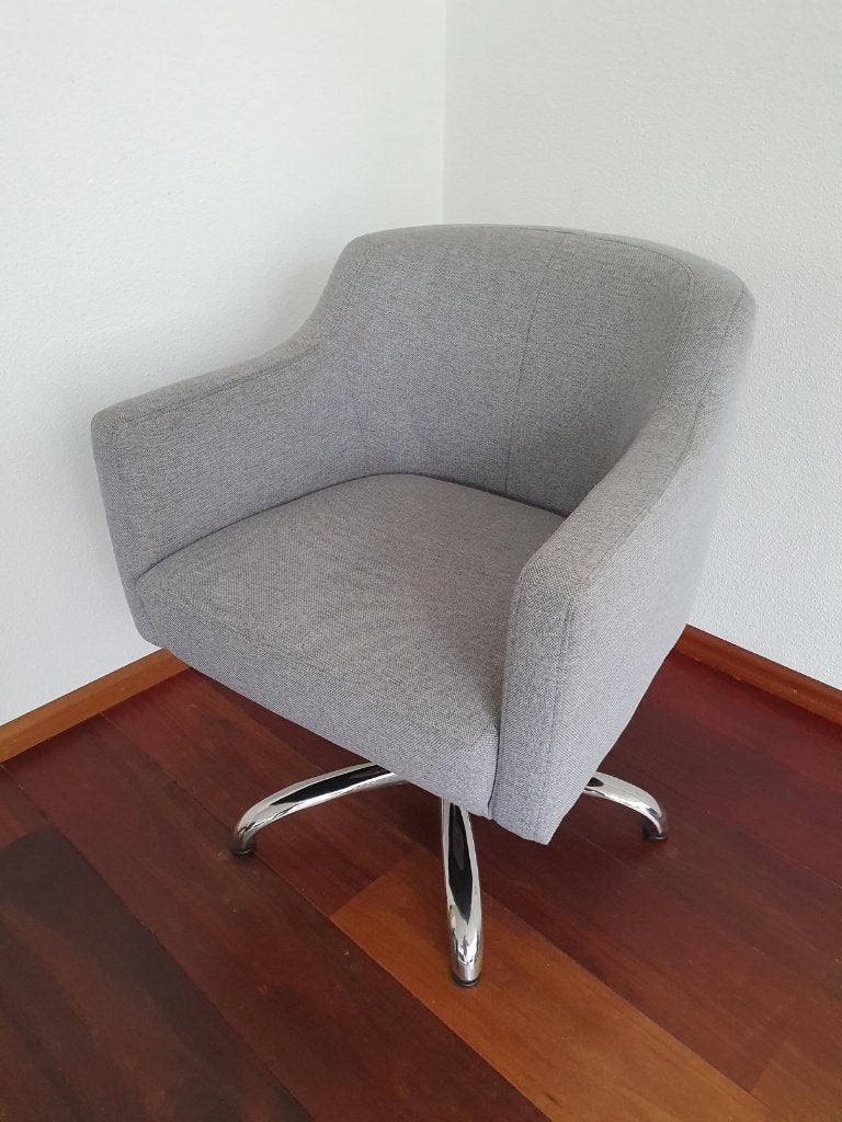 Lichtgrijze draaistoel / fauteuil met chromen onderstel, Ophalen, Gebruikt, Stof, Eén